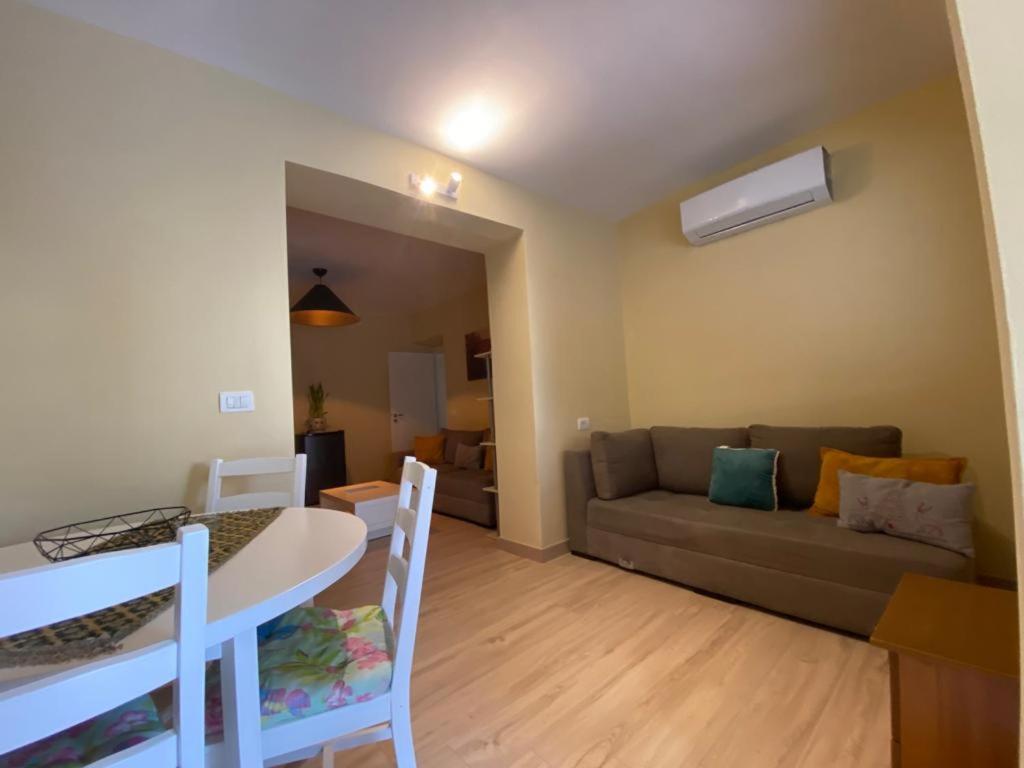 Saranda Beach Apartment Экстерьер фото